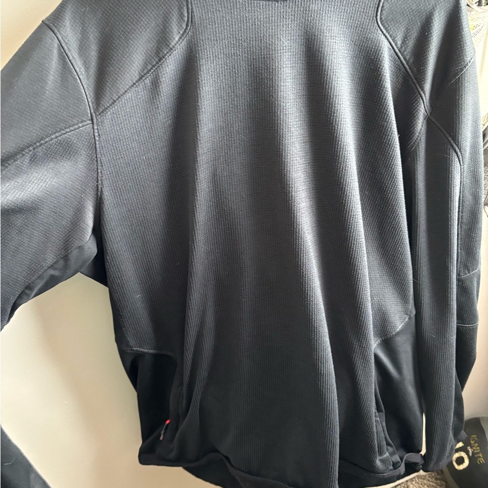Under Armour men’s hoodie.